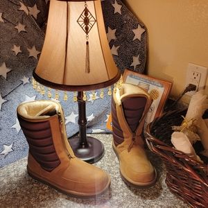 UGG Australia short zip chestnut 1013292 size 7 w